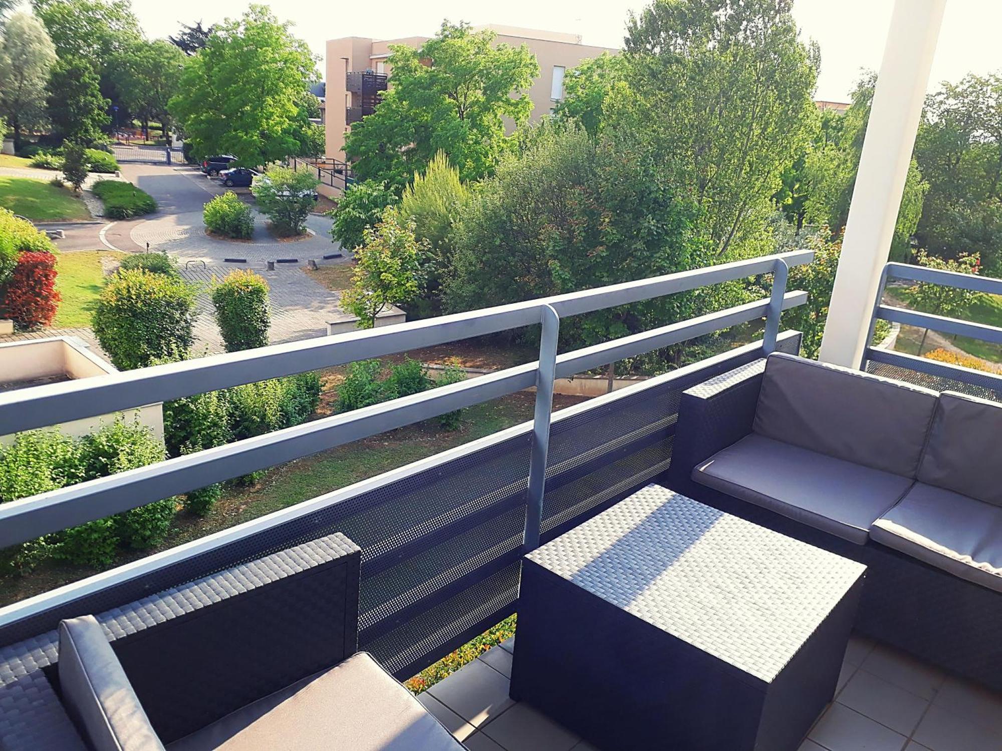 Cosy Appart - Balcon, Parking, Spacieux T2 - Proche Eurexpo Stade Сен-Приест Экстерьер фото